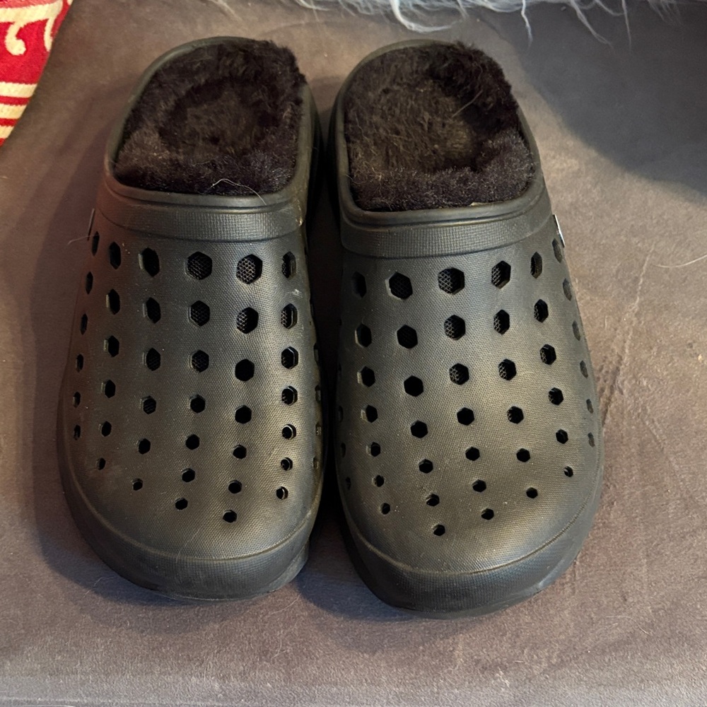 Black Fleece-Lined Clogs